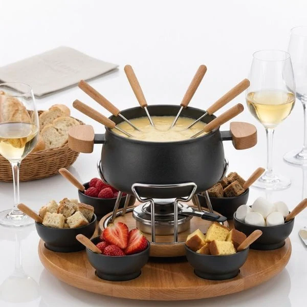 Luxusní fondue set Kela Natura – kompletní sada s otočným dřevěným tácem